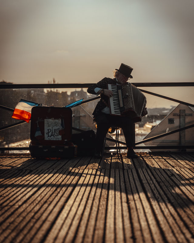 Musicien de rue, Pont des Arts, Paris